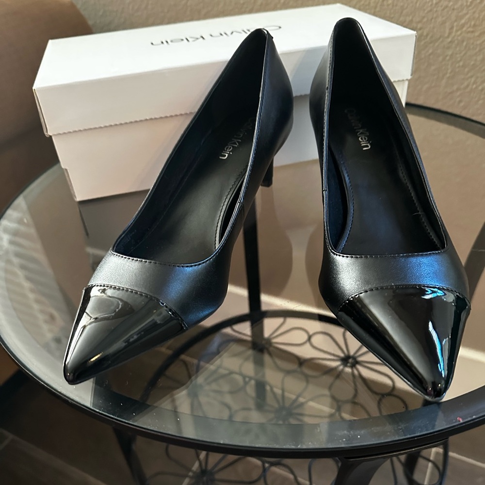 Calvin Klein Kitten Heel Pump Black *NIB*